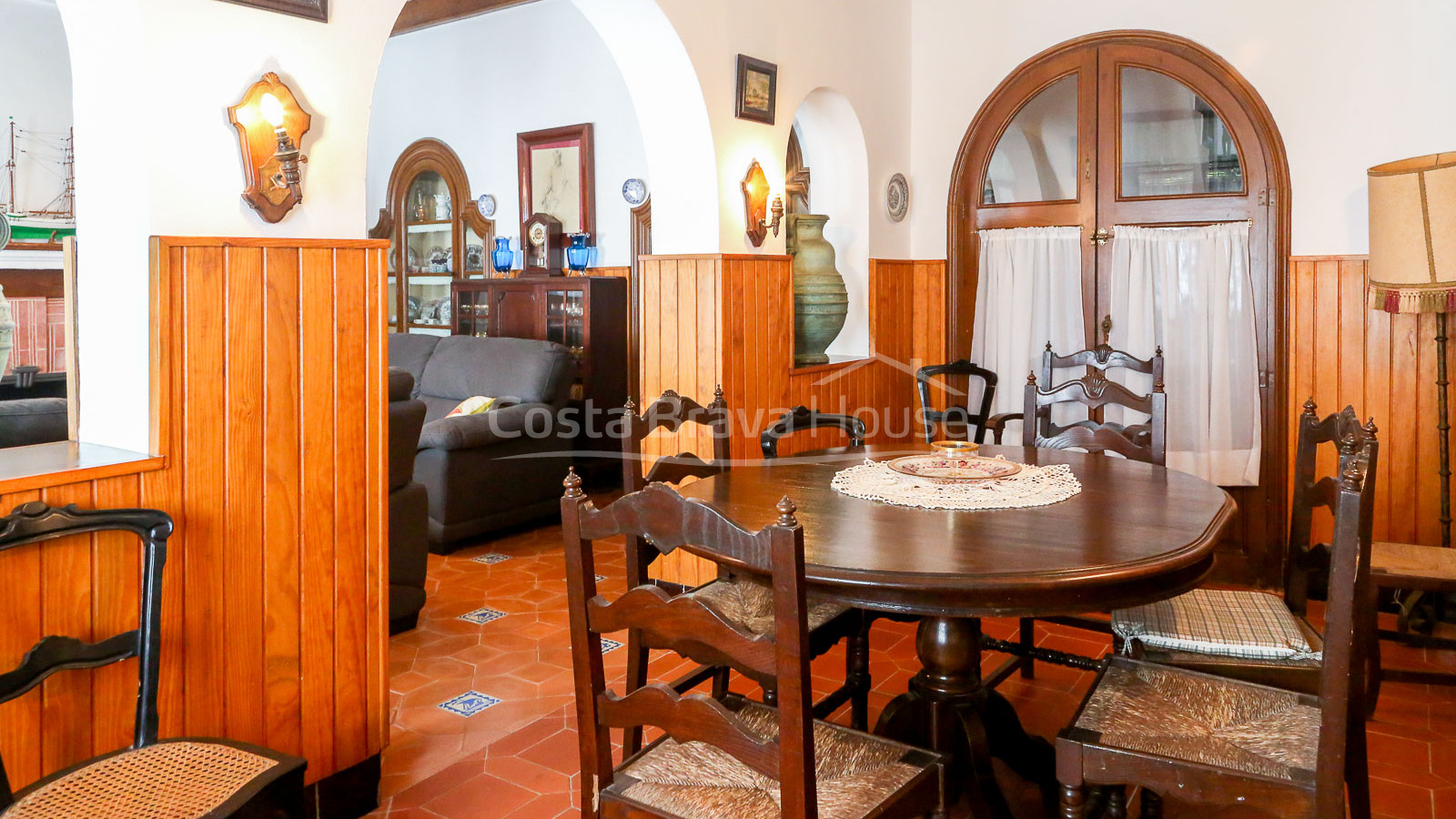 Unique property for sale next to the wall of Tossa de Mar, in the heart of the medieval quarter