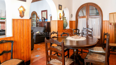 Unique property for sale next to the wall of Tossa de Mar, in the heart of the medieval quarter