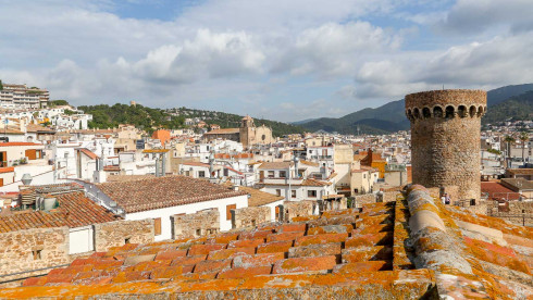 Propiedad única en venta junto a la muralla de Tossa de Mar, en pleno centro histórico medieval