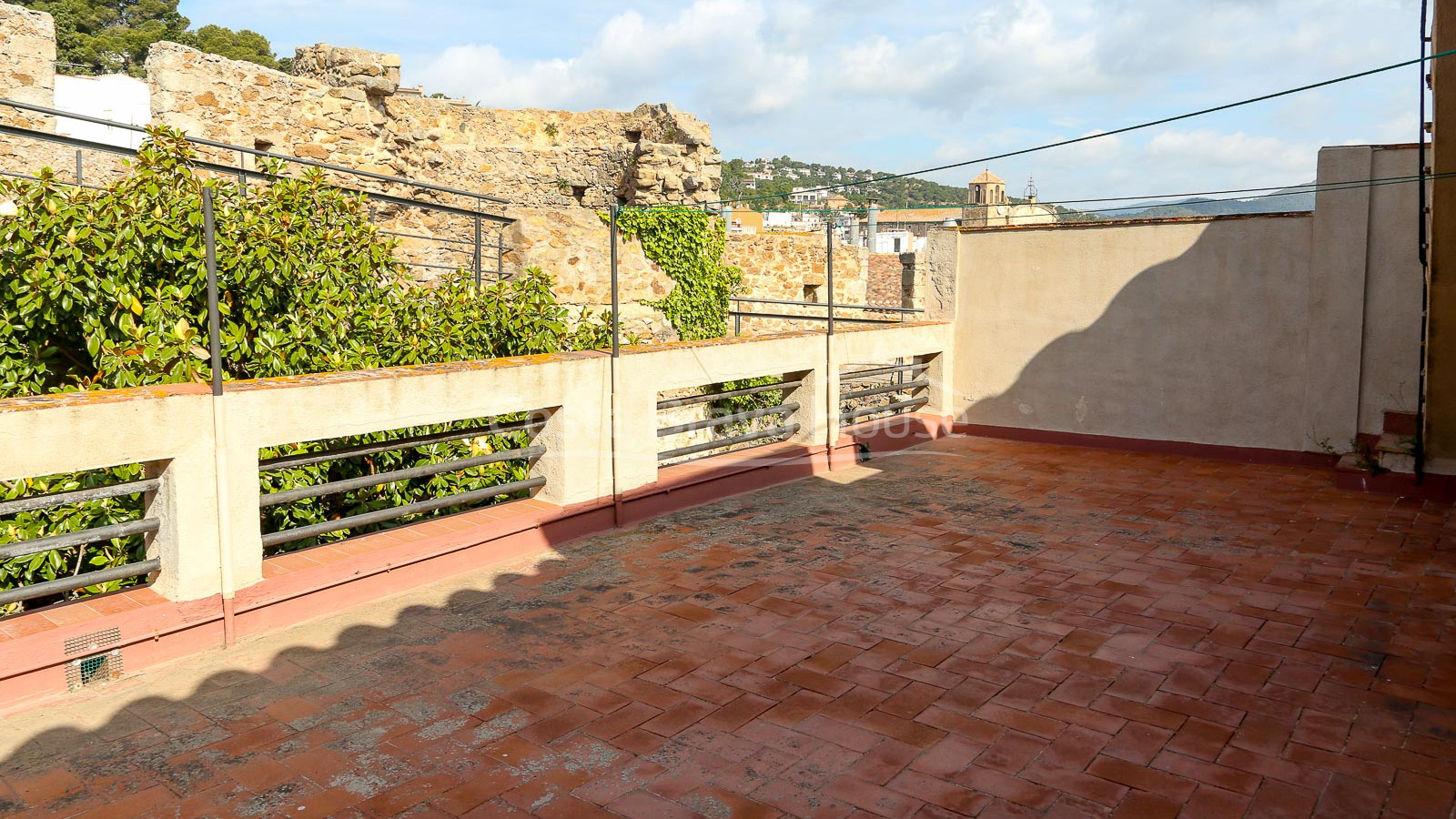 Unique property for sale next to the wall of Tossa de Mar, in the heart of the medieval quarter