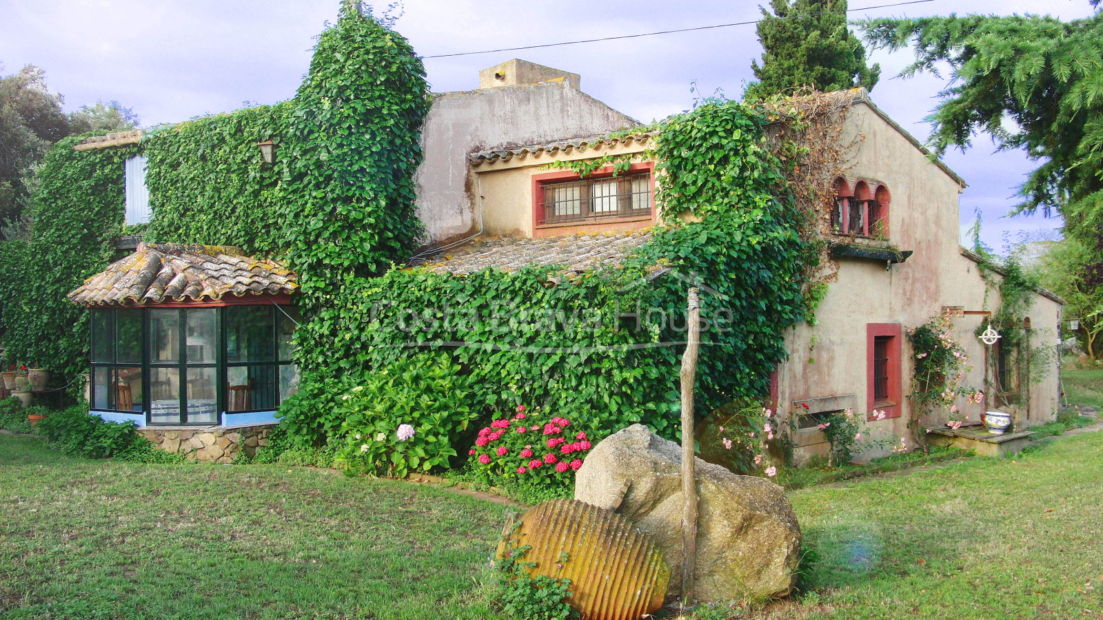 Masia del S. XV restaurada en venda a prop de Calella de Palafrugell