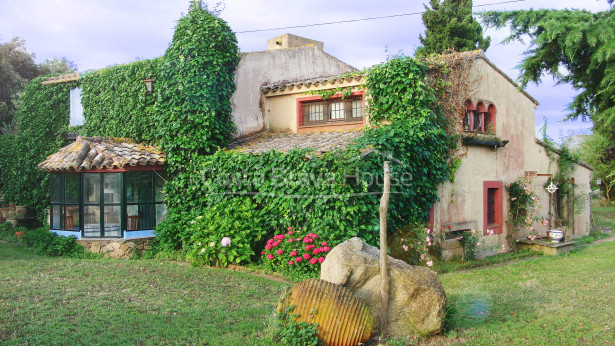 Propriété restaurée du S. XV à vendre près de Calella de Palafrugell