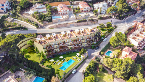 New construction apartment between Begur and Pals with sea views, pool and garage