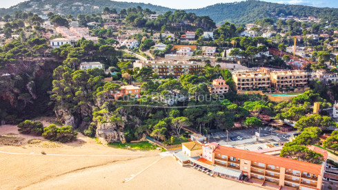 New construction apartment between Begur and Pals with sea views, pool and garage
