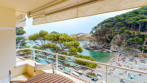 Appartement aan zee in de baai van Sa Tuna, Begur