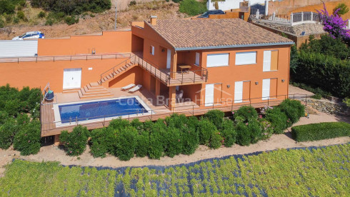 House with sea views and pool in Sa Riera Begur