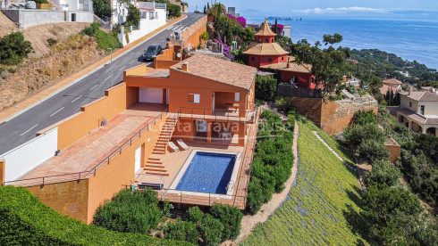 Casa con vistas al mar y piscina en Sa Riera Begur