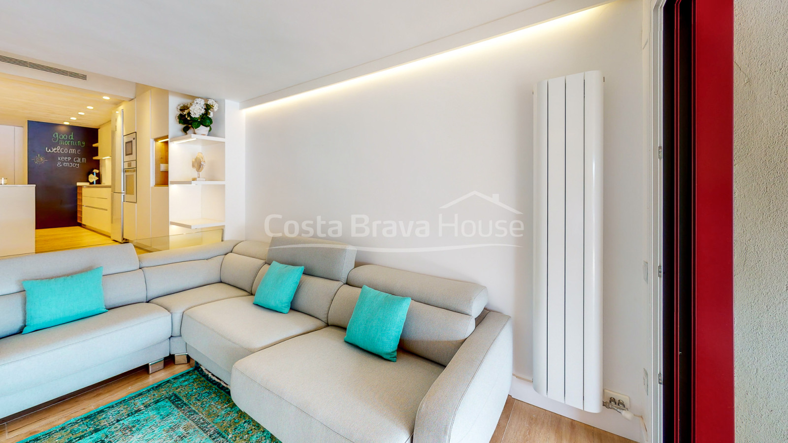 Apartamento de alto standing en venta en Platja d'Aro, justo al pie de la playa y el mar
