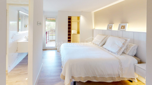High standard apartment for sale in Platja d'Aro, steps from the beach and the sea