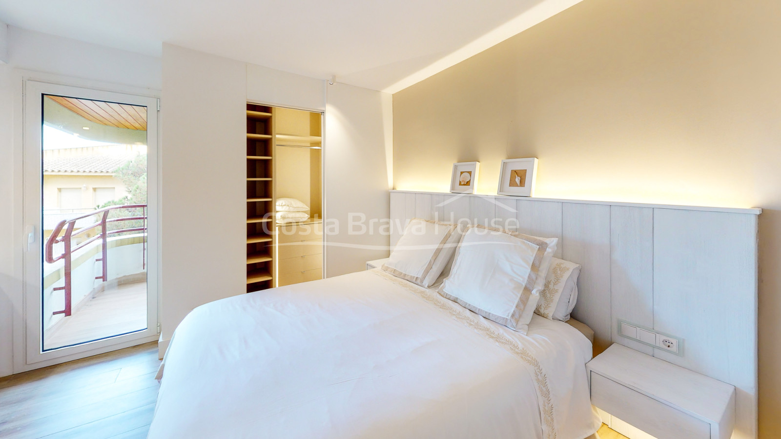 High standard apartment for sale in Platja d'Aro, steps from the beach and the sea
