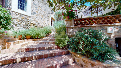 Spectaculair stenen huis in Cruilles