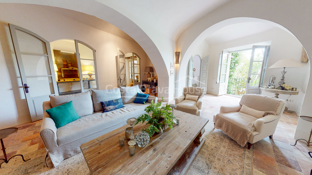 Spectaculair stenen huis in Cruilles