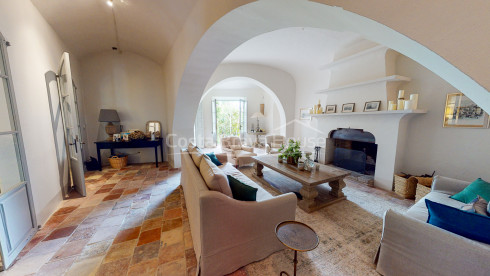 Spectaculair stenen huis in Cruilles