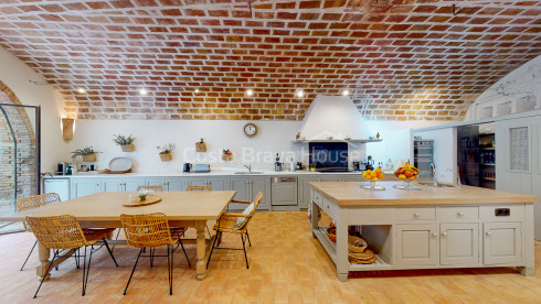 Spectaculair stenen huis in Cruilles
