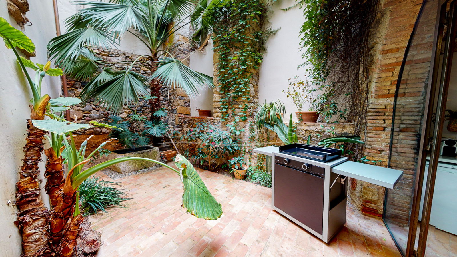 Spectaculair stenen huis in Cruilles