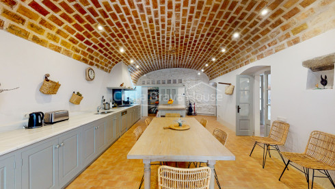 Spectaculair stenen huis in Cruilles