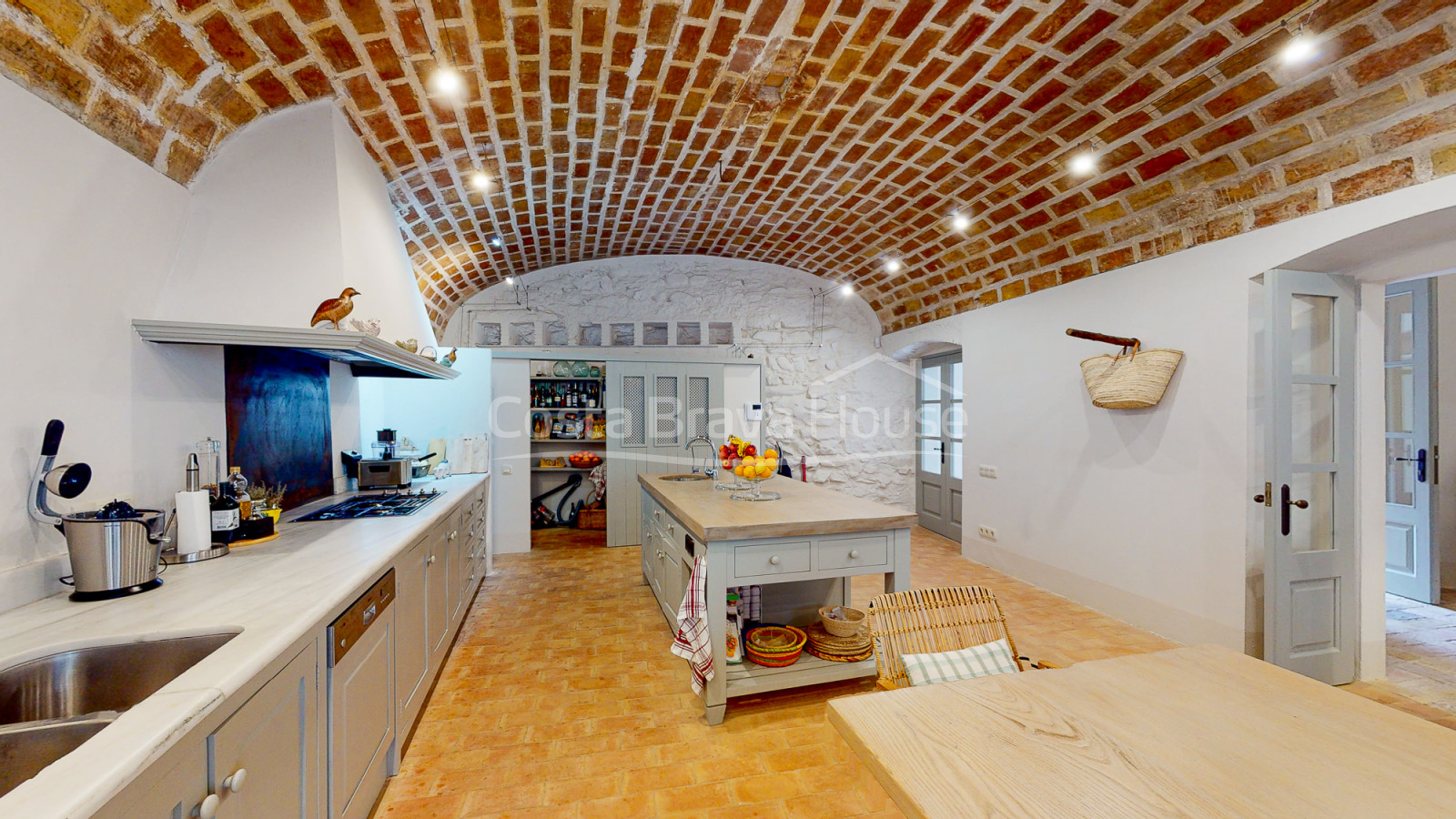 Spectaculair stenen huis in Cruilles