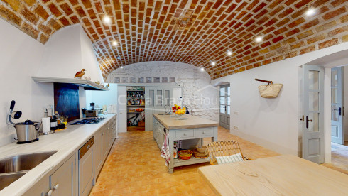Spectaculair stenen huis in Cruilles