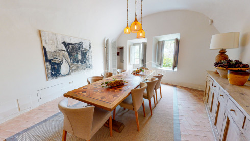 Spectaculair stenen huis in Cruilles