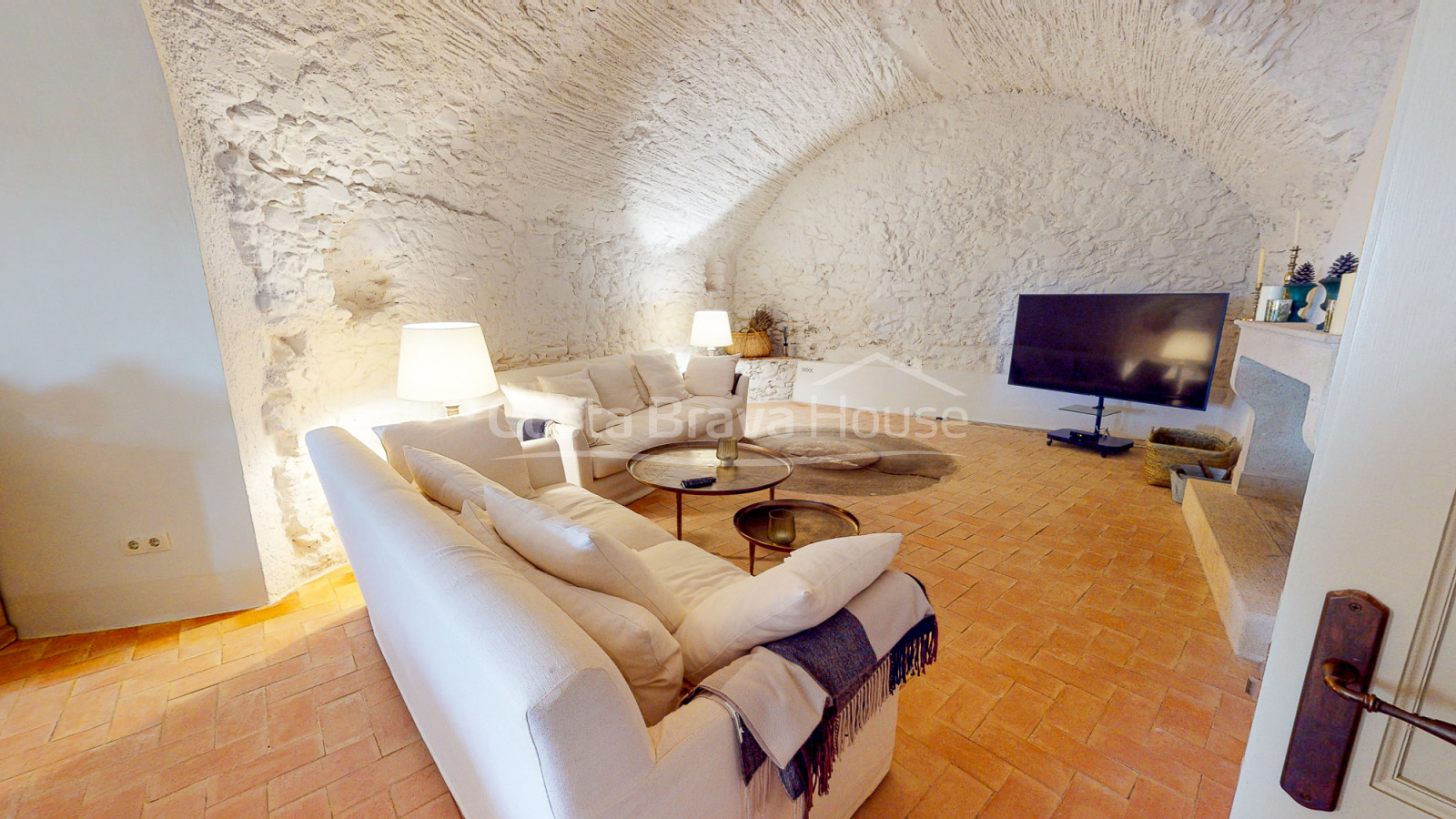 Spectaculair stenen huis in Cruilles