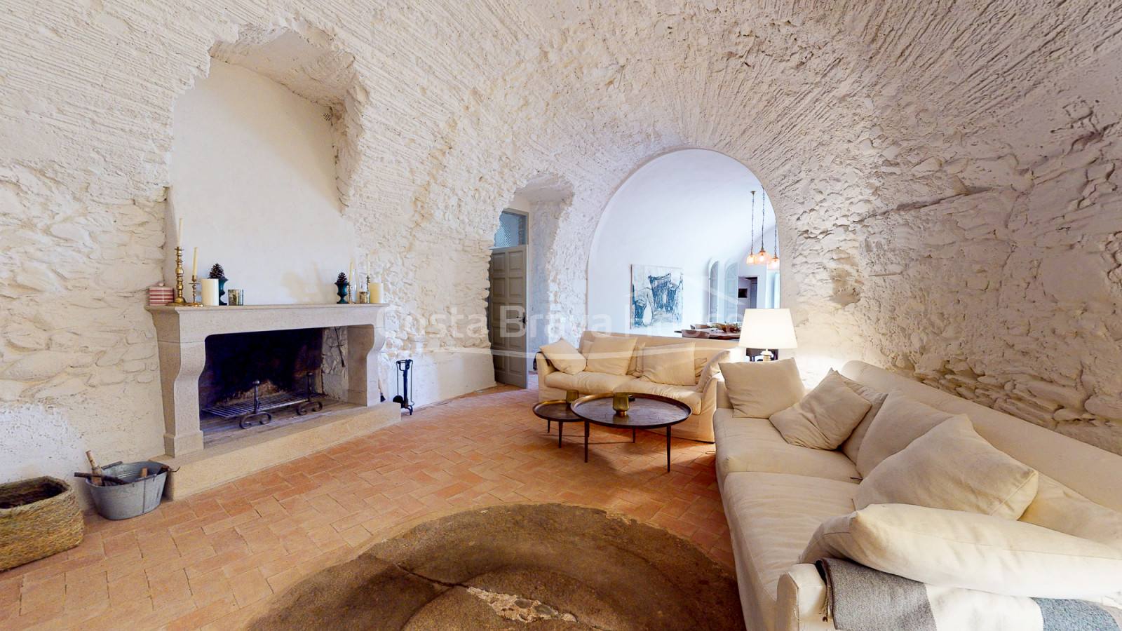 Spectaculair stenen huis in Cruilles