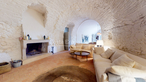 Spectaculair stenen huis in Cruilles