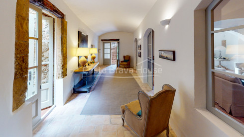 Spectaculair stenen huis in Cruilles