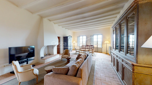 Spectaculair stenen huis in Cruilles