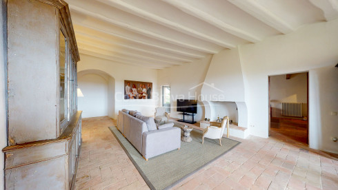 Spectaculair stenen huis in Cruilles