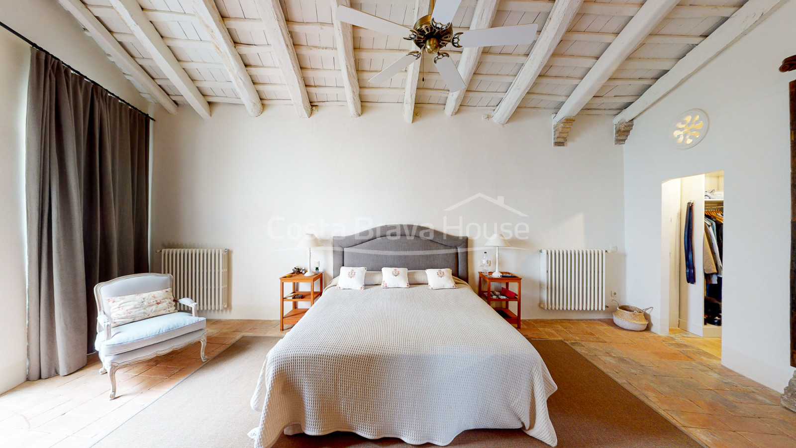 Spectaculair stenen huis in Cruilles