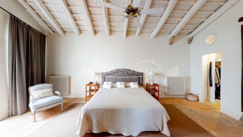 Spectaculair stenen huis in Cruilles