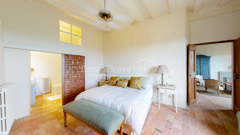 Spectaculair stenen huis in Cruilles