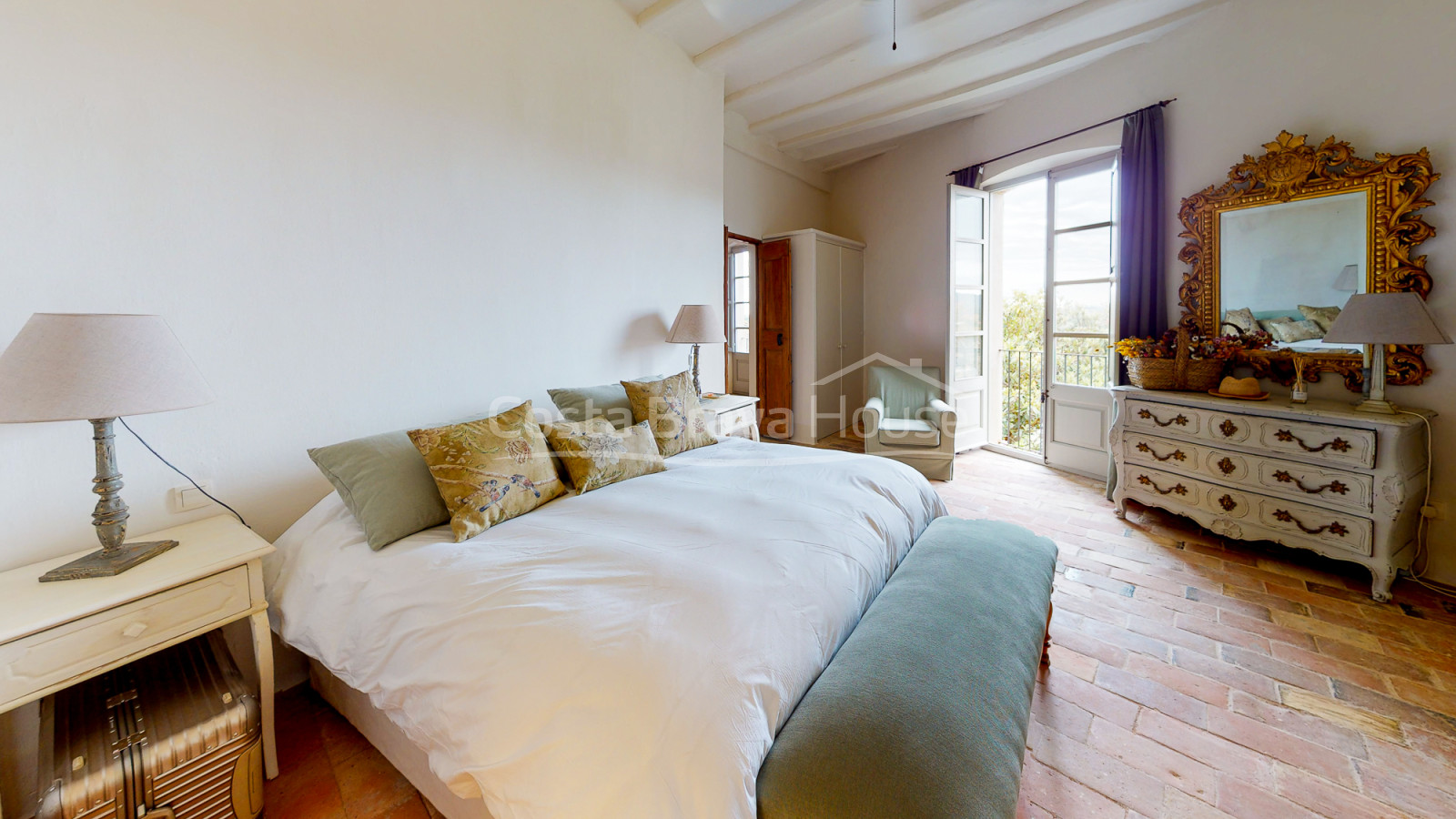 Spectaculair stenen huis in Cruilles