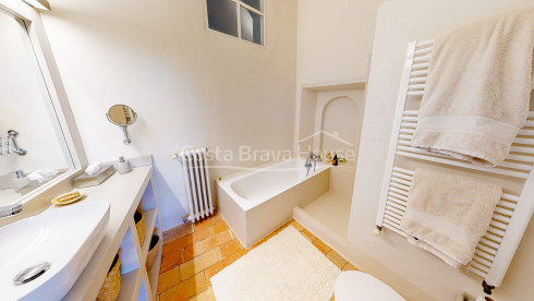 Spectaculair stenen huis in Cruilles