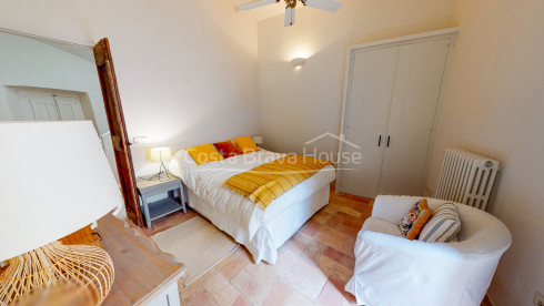 Spectaculair stenen huis in Cruilles