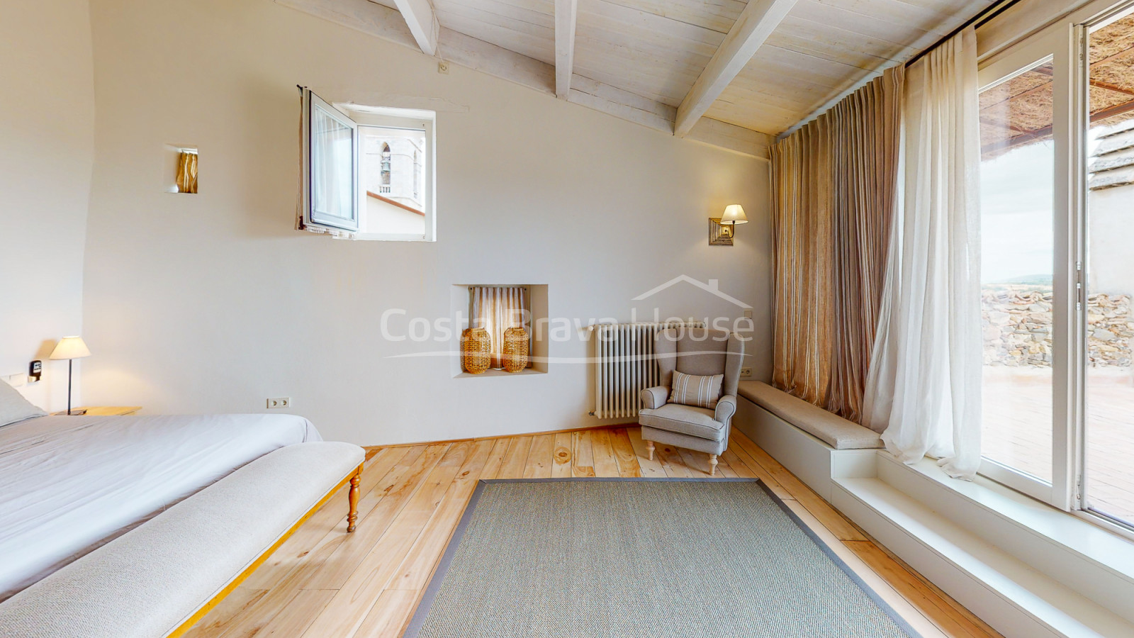 Spectaculair stenen huis in Cruilles