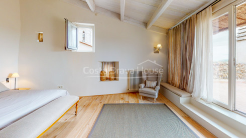 Spectaculair stenen huis in Cruilles