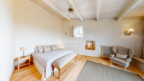 Spectaculair stenen huis in Cruilles