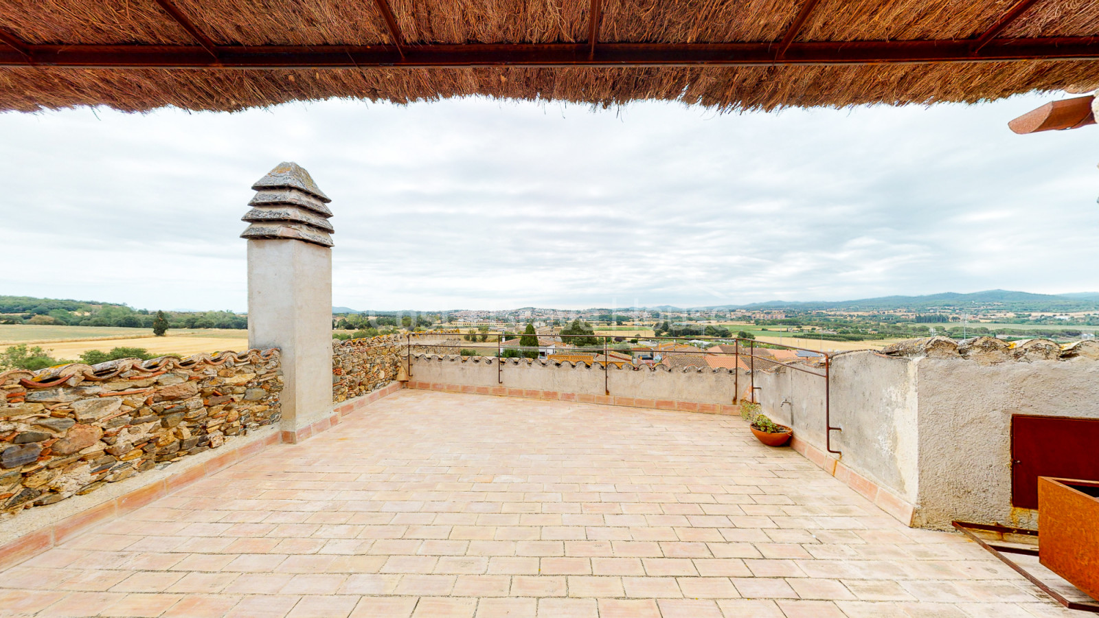 Spectaculair stenen huis in Cruilles