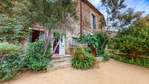 Spectaculair stenen huis in Cruilles