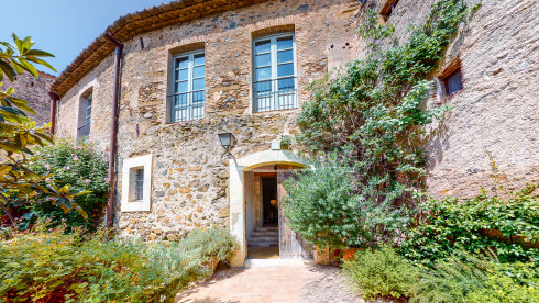 Spectaculair stenen huis in Cruilles