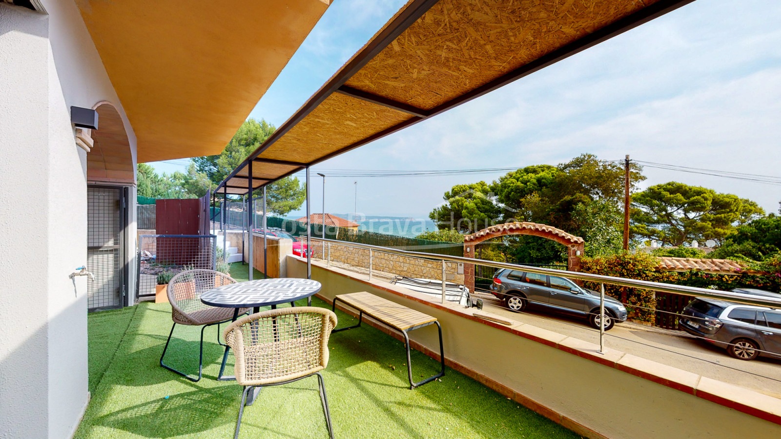 New construction apartment between Begur and Pals with sea views, pool and garage