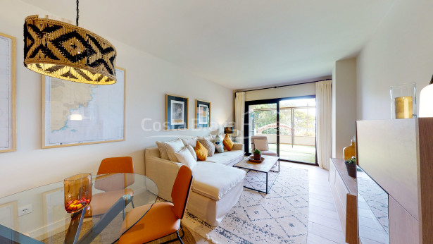 New construction apartment between Begur and Pals with sea views, pool and garage