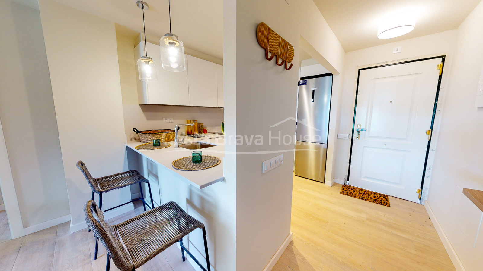 New construction apartment between Begur and Pals with sea views, pool and garage