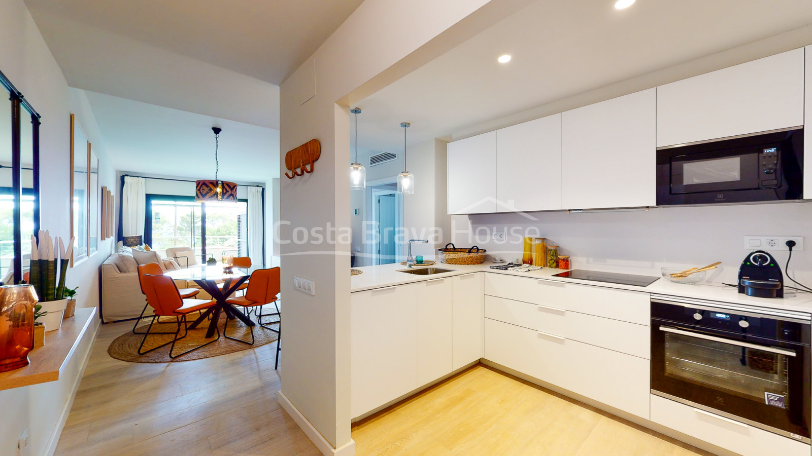 New construction apartment between Begur and Pals with sea views, pool and garage