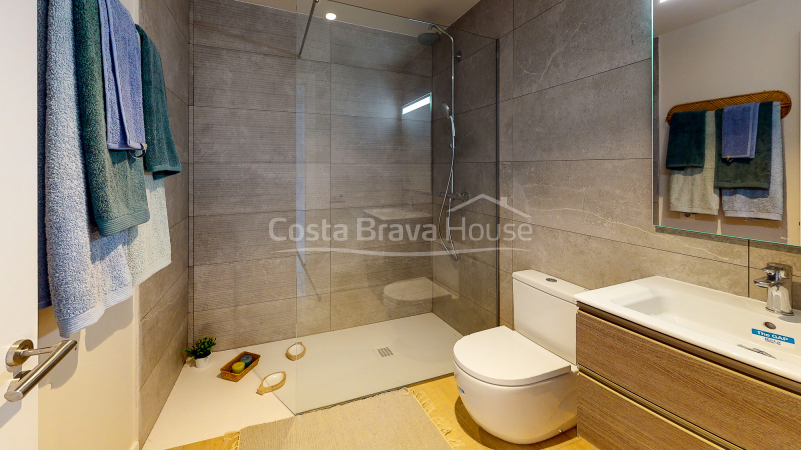 New construction apartment between Begur and Pals with sea views, pool and garage