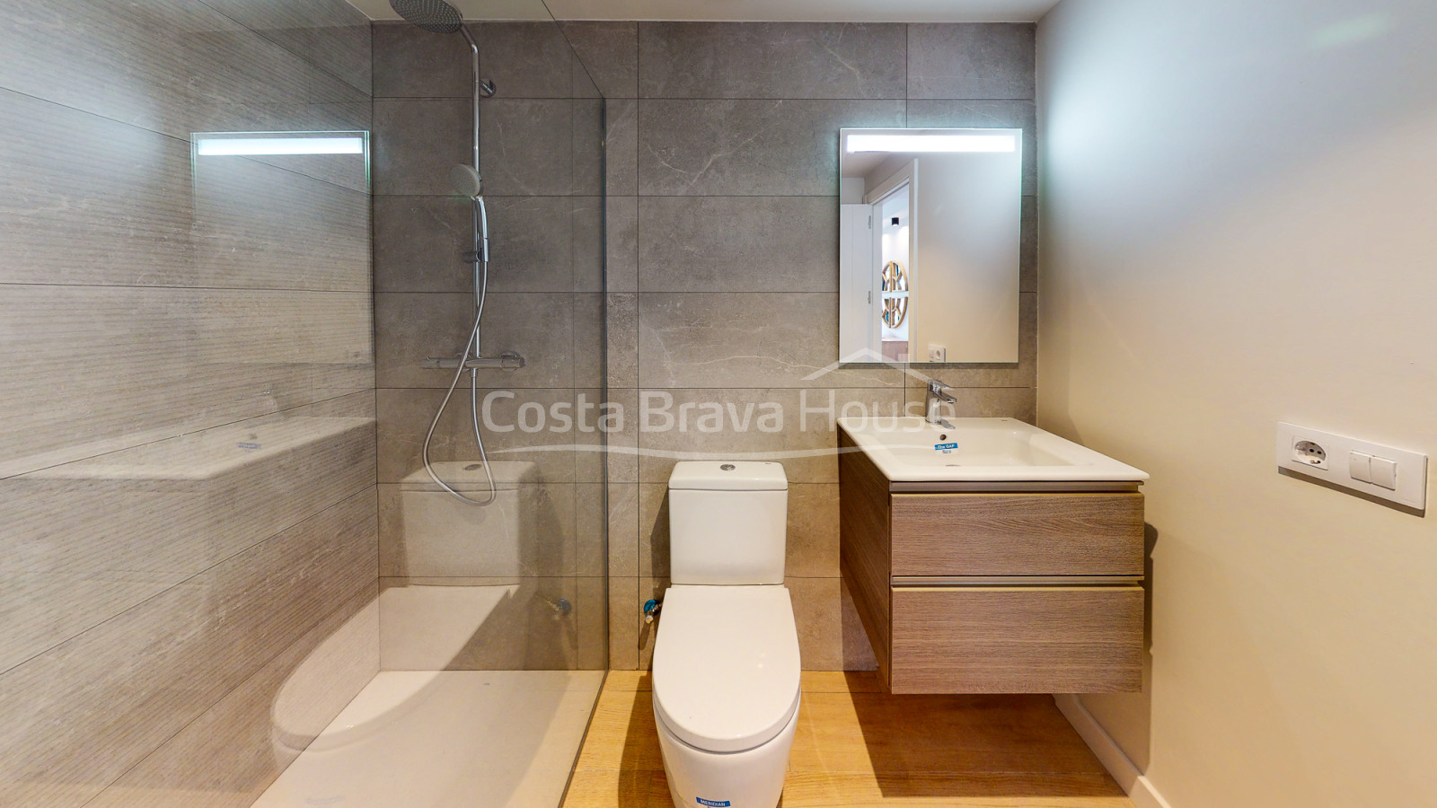New construction apartment between Begur and Pals with sea views, pool and garage