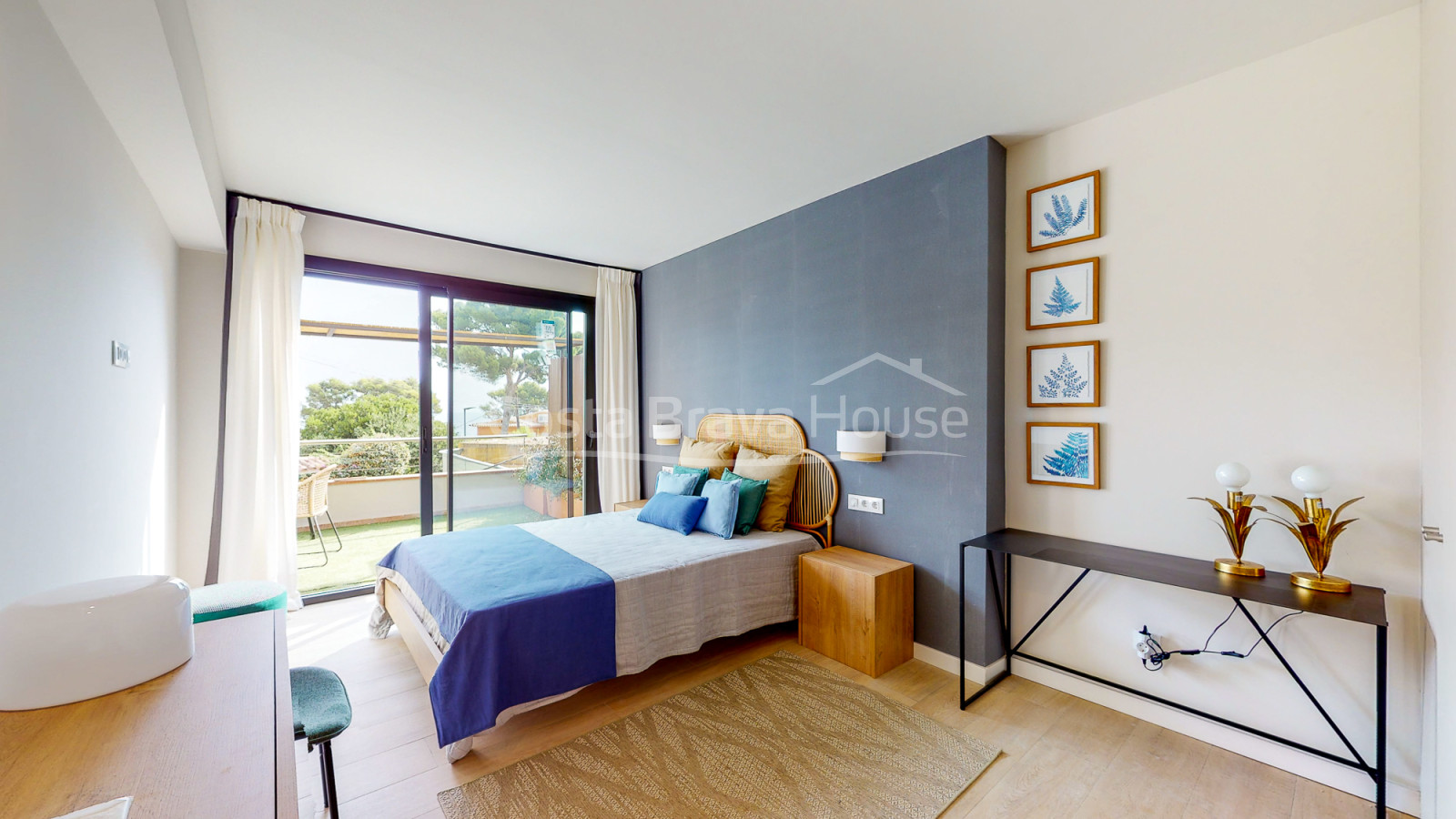New construction apartment between Begur and Pals with sea views, pool and garage