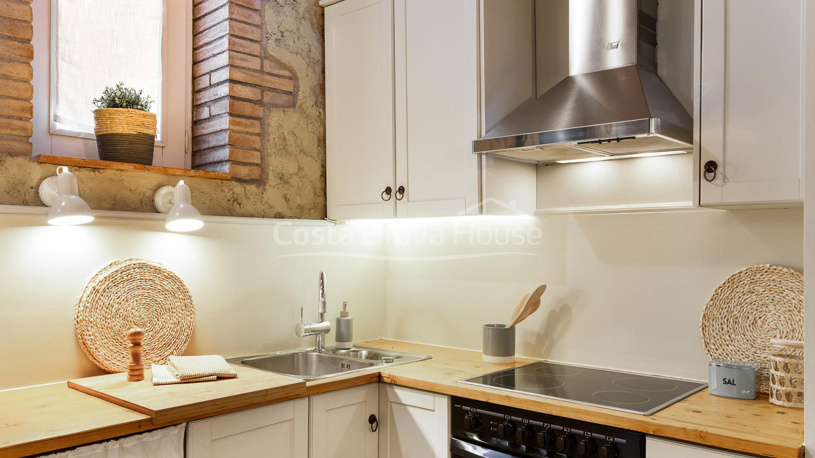 Charming stone house in the center of Vilaür, Alt Empordà