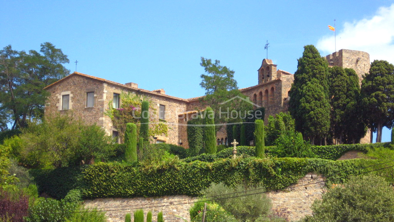Perfect gerestaureerd kasteel uit de 13e eeuw te koop in de Baix Empordà